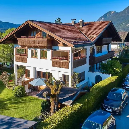 In Mit Grossem Balkon